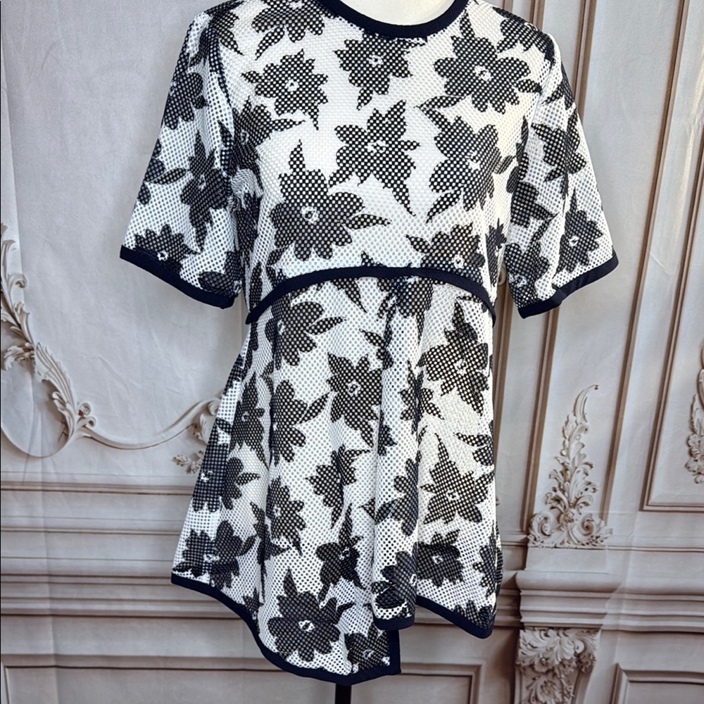 GOEN.J Chic Blue  and White Floral Blouse